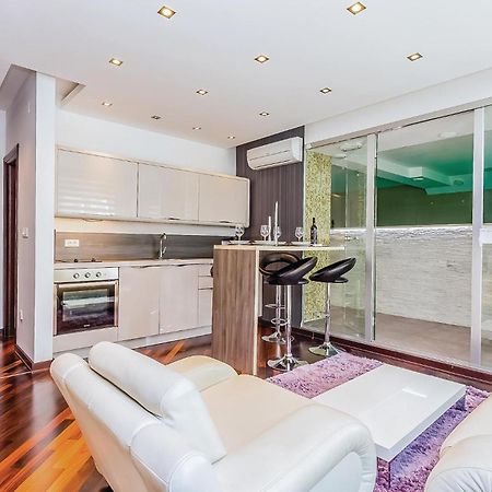 Amazing apartment in Crikvenica with 2 Bedrooms, WiFi&Indoor swimming pool Buitenkant foto