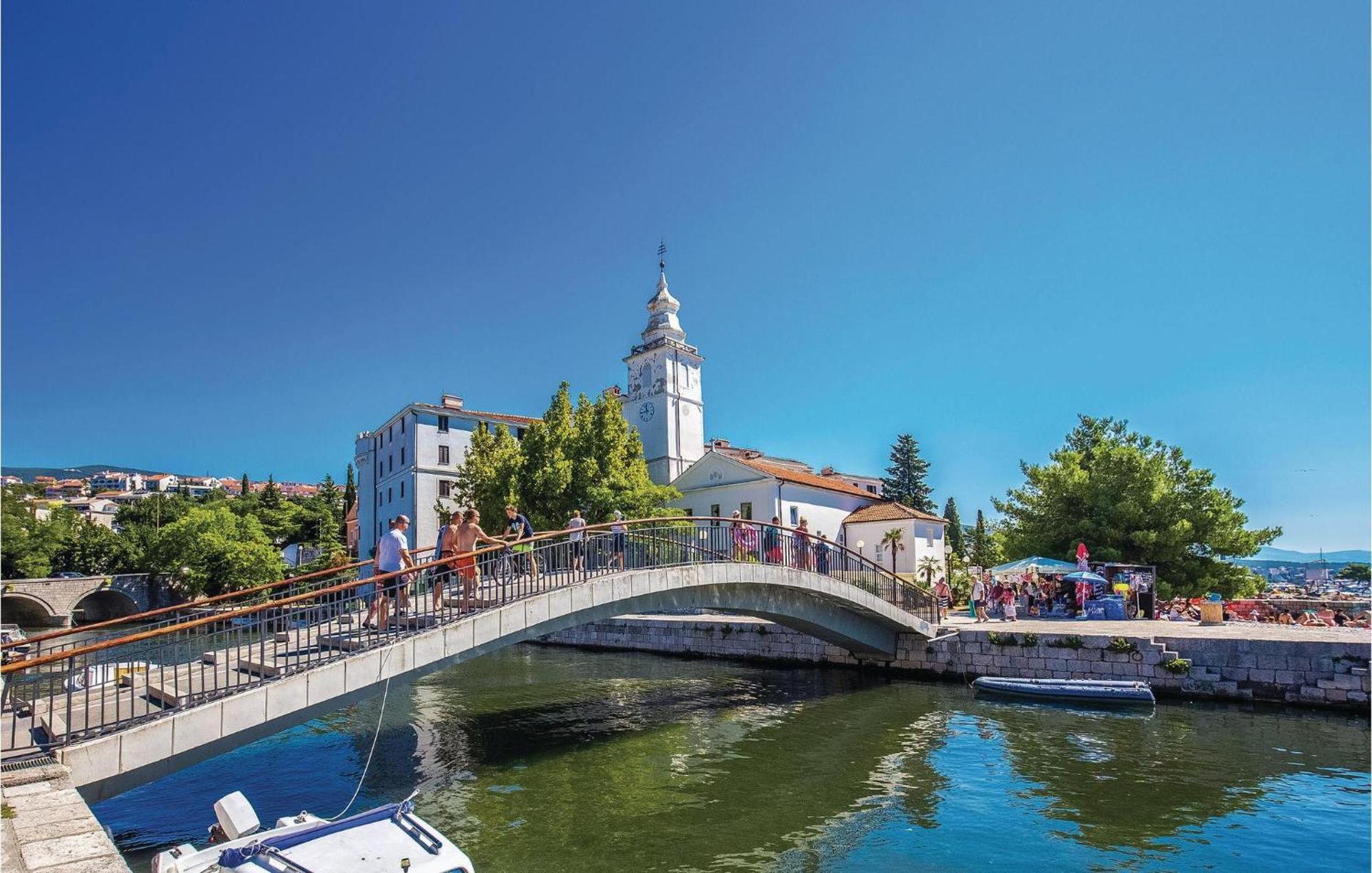 Amazing apartment in Crikvenica with 2 Bedrooms, WiFi&Indoor swimming pool Buitenkant foto