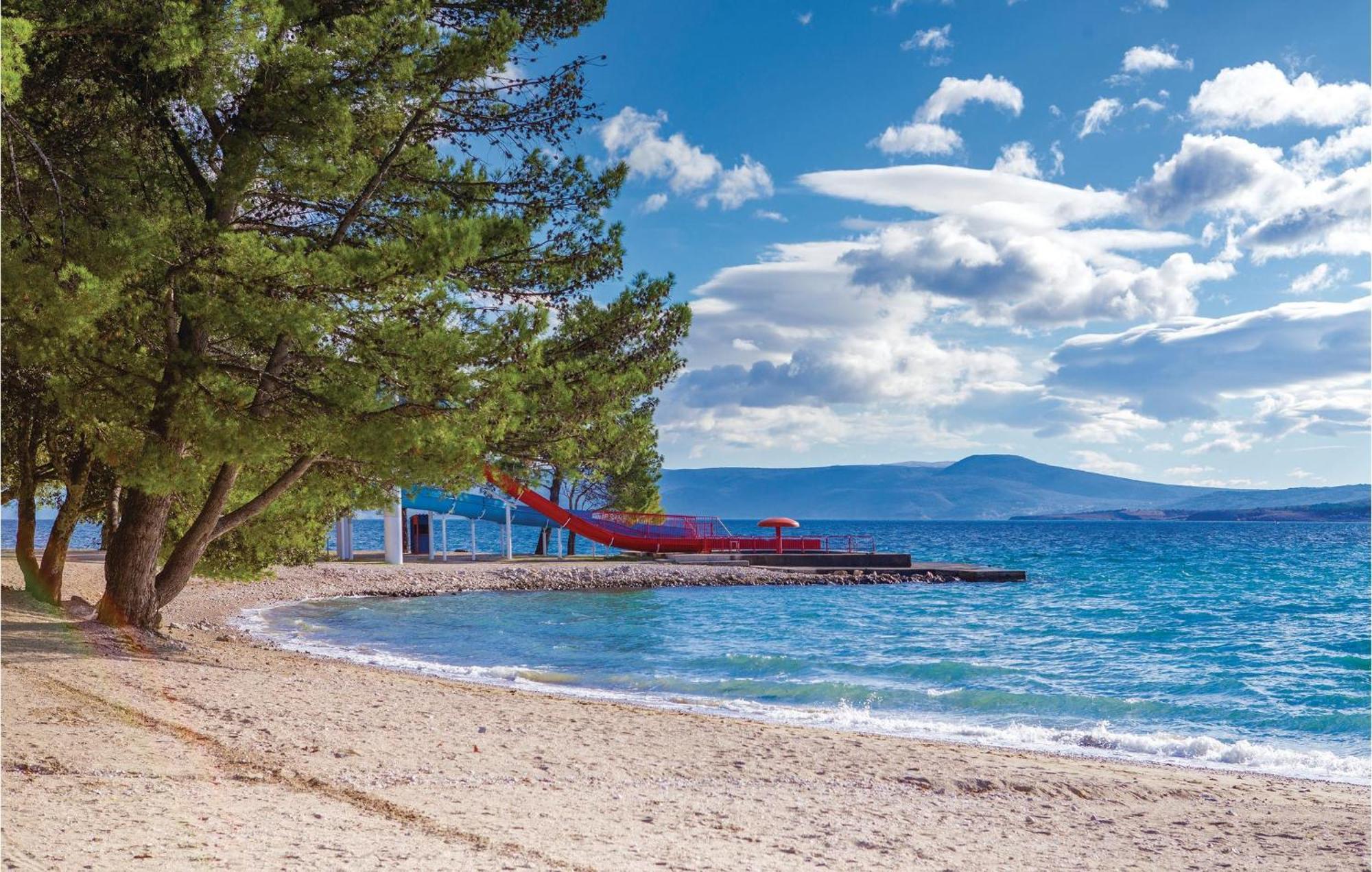 Amazing apartment in Crikvenica with 2 Bedrooms, WiFi&Indoor swimming pool Buitenkant foto