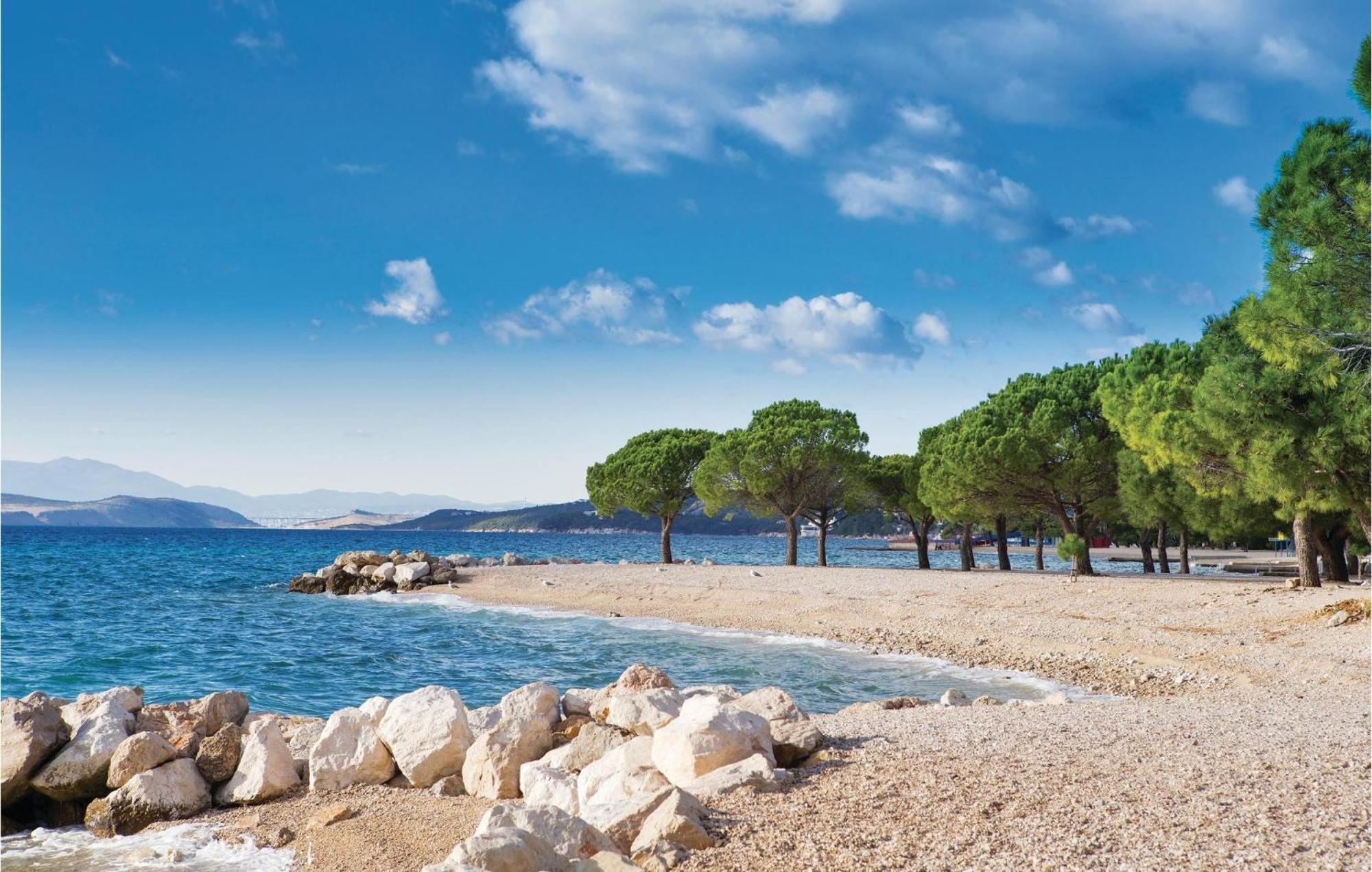 Amazing apartment in Crikvenica with 2 Bedrooms, WiFi&Indoor swimming pool Buitenkant foto