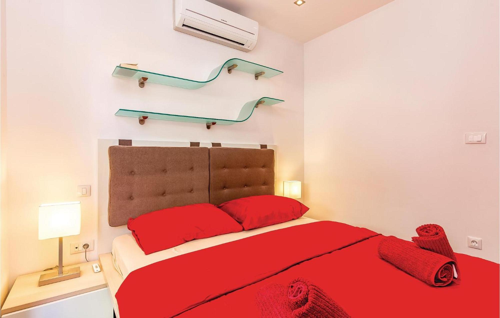 Amazing apartment in Crikvenica with 2 Bedrooms, WiFi&Indoor swimming pool Buitenkant foto