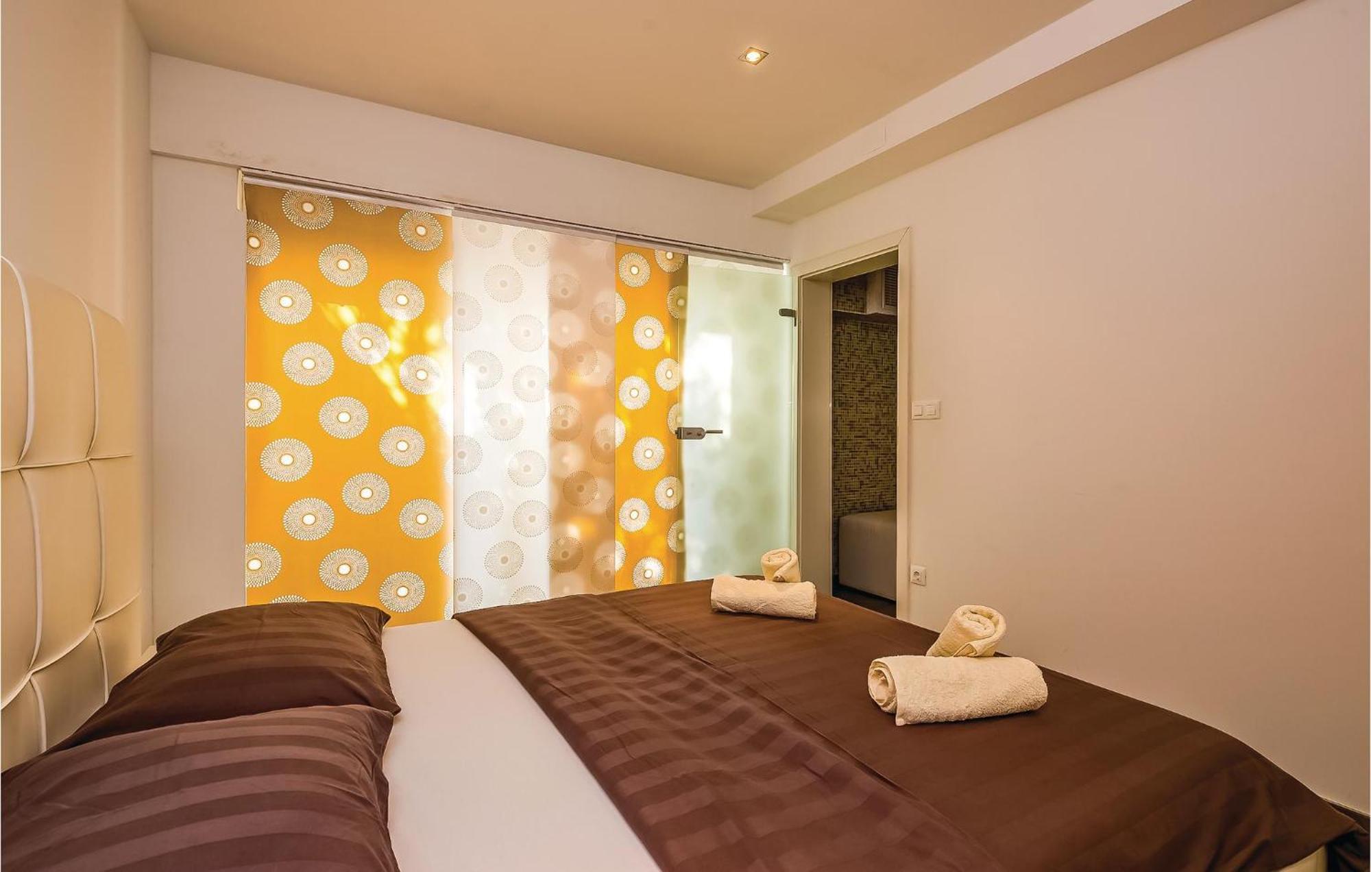 Amazing apartment in Crikvenica with 2 Bedrooms, WiFi&Indoor swimming pool Buitenkant foto