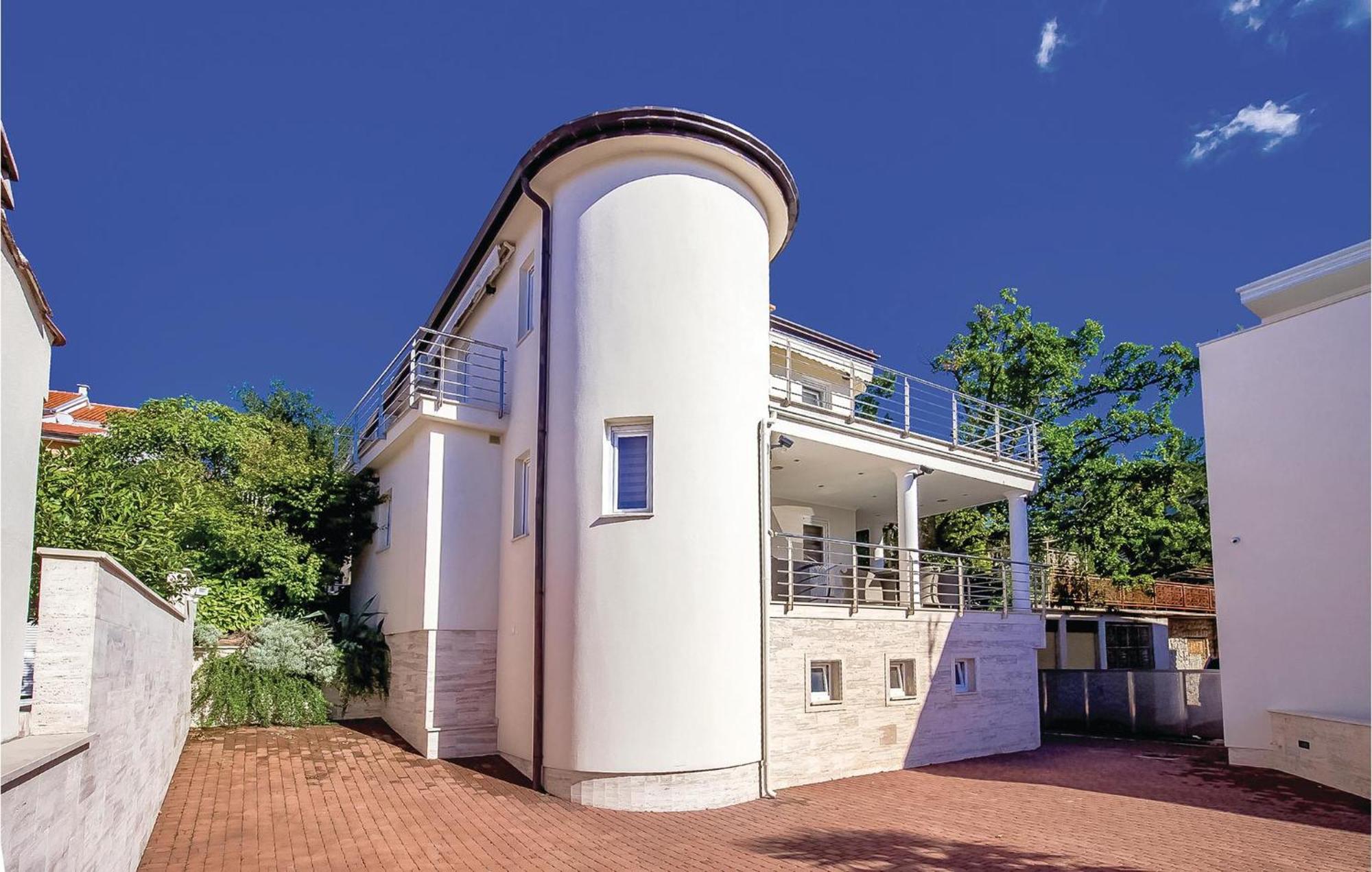 Amazing apartment in Crikvenica with 2 Bedrooms, WiFi&Indoor swimming pool Buitenkant foto