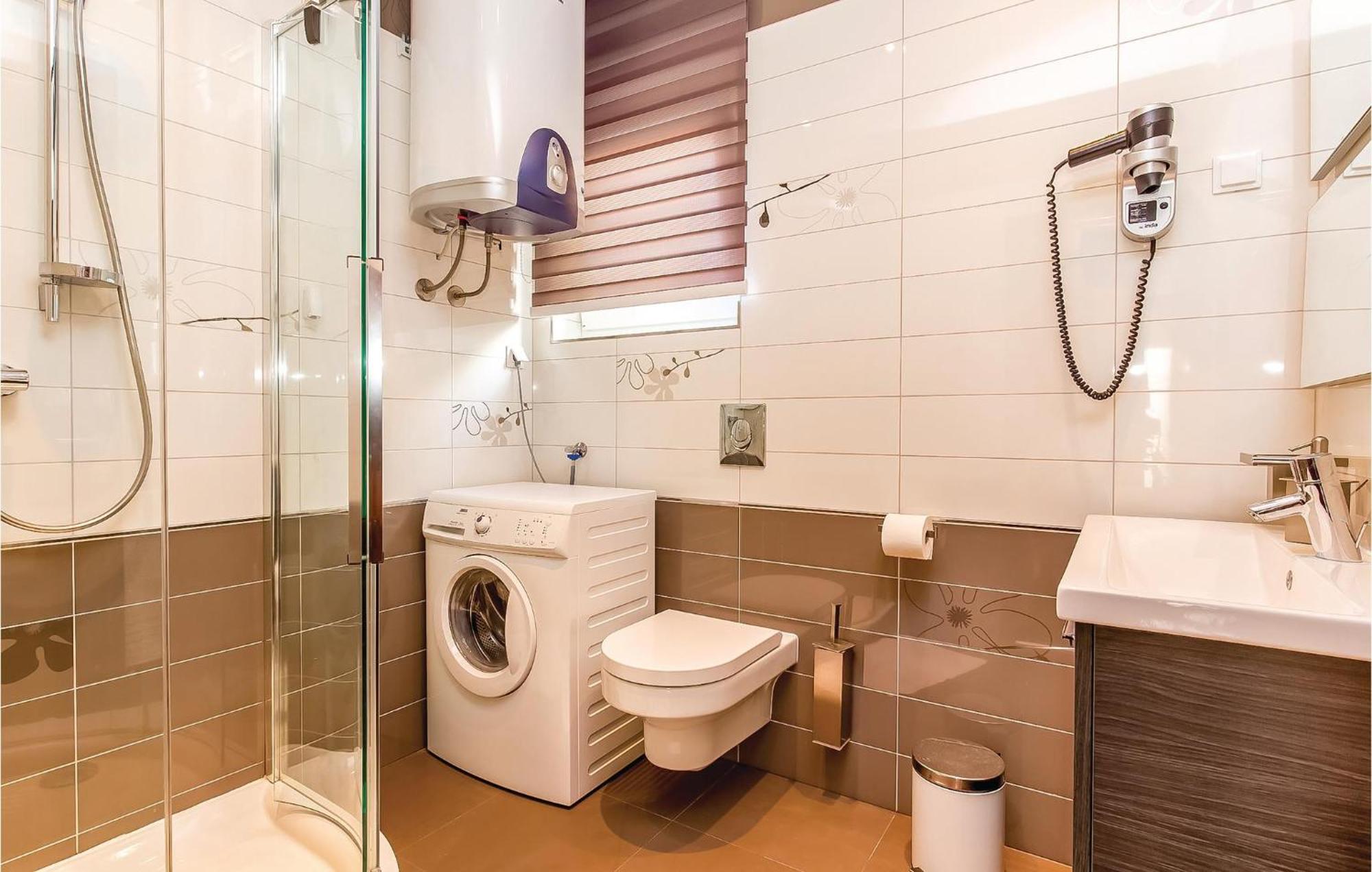 Amazing apartment in Crikvenica with 2 Bedrooms, WiFi&Indoor swimming pool Buitenkant foto