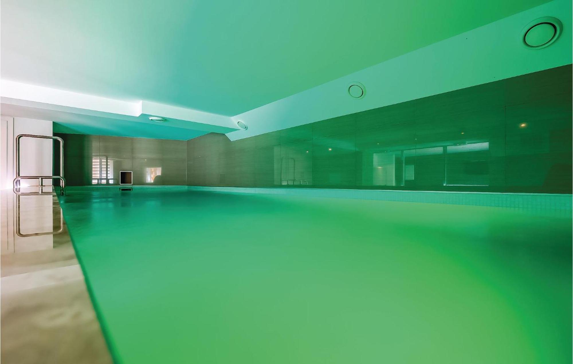 Amazing apartment in Crikvenica with 2 Bedrooms, WiFi&Indoor swimming pool Buitenkant foto