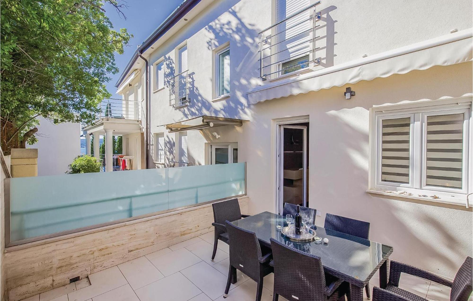 Amazing apartment in Crikvenica with 2 Bedrooms, WiFi&Indoor swimming pool Buitenkant foto