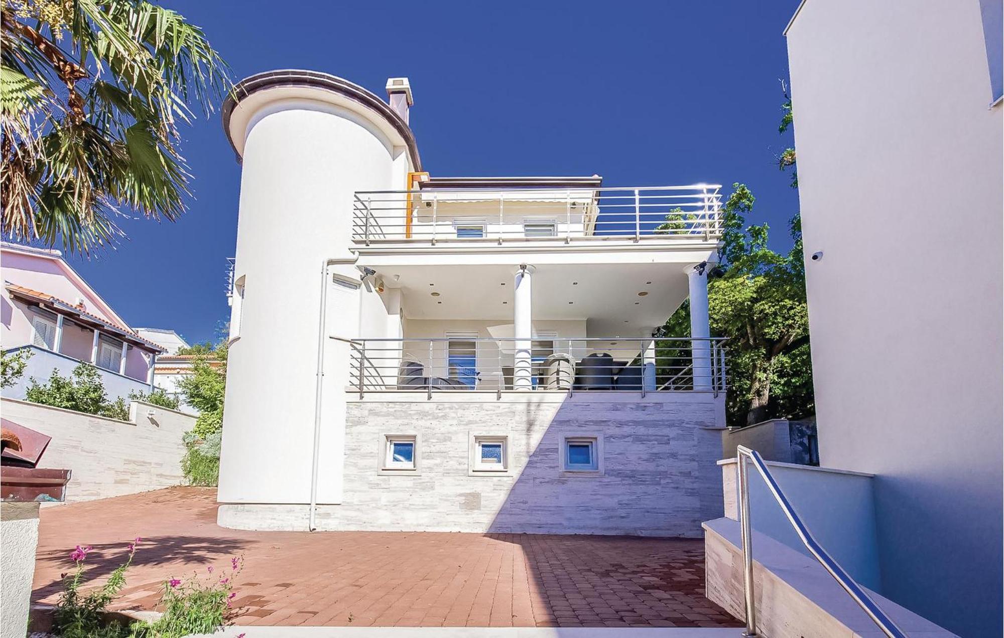 Amazing apartment in Crikvenica with 2 Bedrooms, WiFi&Indoor swimming pool Buitenkant foto