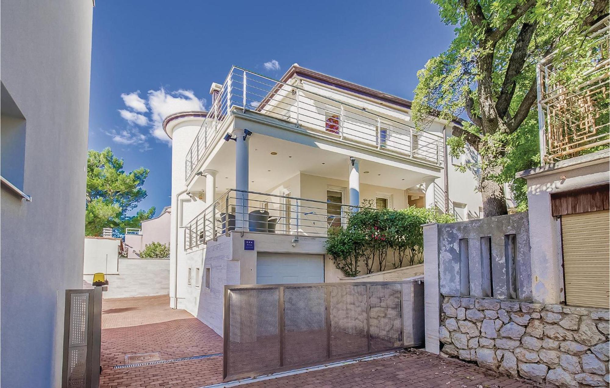 Amazing apartment in Crikvenica with 2 Bedrooms, WiFi&Indoor swimming pool Buitenkant foto