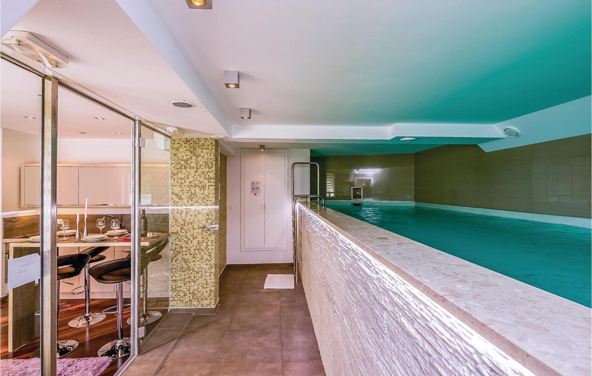 Amazing apartment in Crikvenica with 2 Bedrooms, WiFi&Indoor swimming pool Buitenkant foto